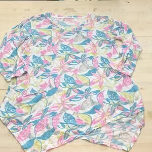 Fresh Produce 3/4 sleeve handkerchief hem flower printed scoop neck t-shirt XS